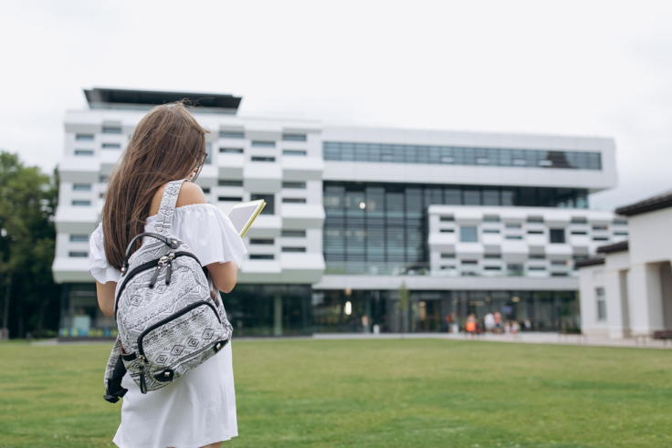 Living on-Campus vs. off-Campus: a Comprehensive Guide