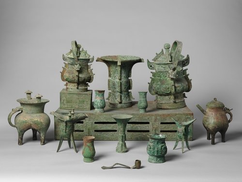 Various bronze vessels