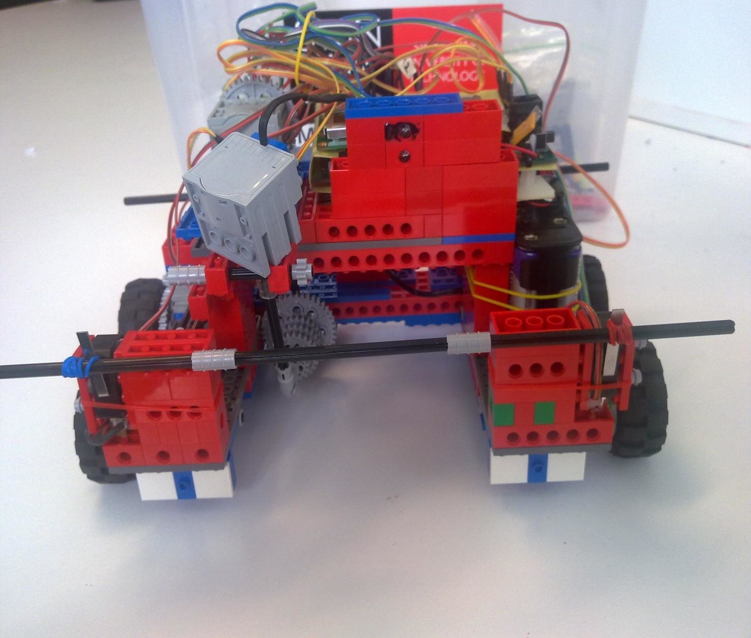 Meteorite or Puck Hunt: Autonomous Mobile Robot.
