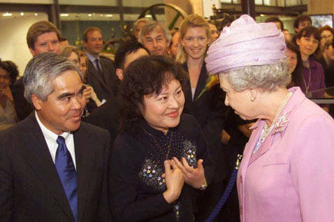 Britain’s Queen Elizabeth II, right, opens the new Welcome Wing of London‘s Science Museum with Associated Press photographer Nick Ut, left and Phan Thi Kim Phuc, centre, June 27, 2000. Ut’s image of Kim is featured in the museum