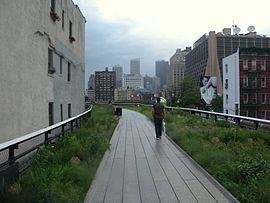Picture of the High Line Park side walk