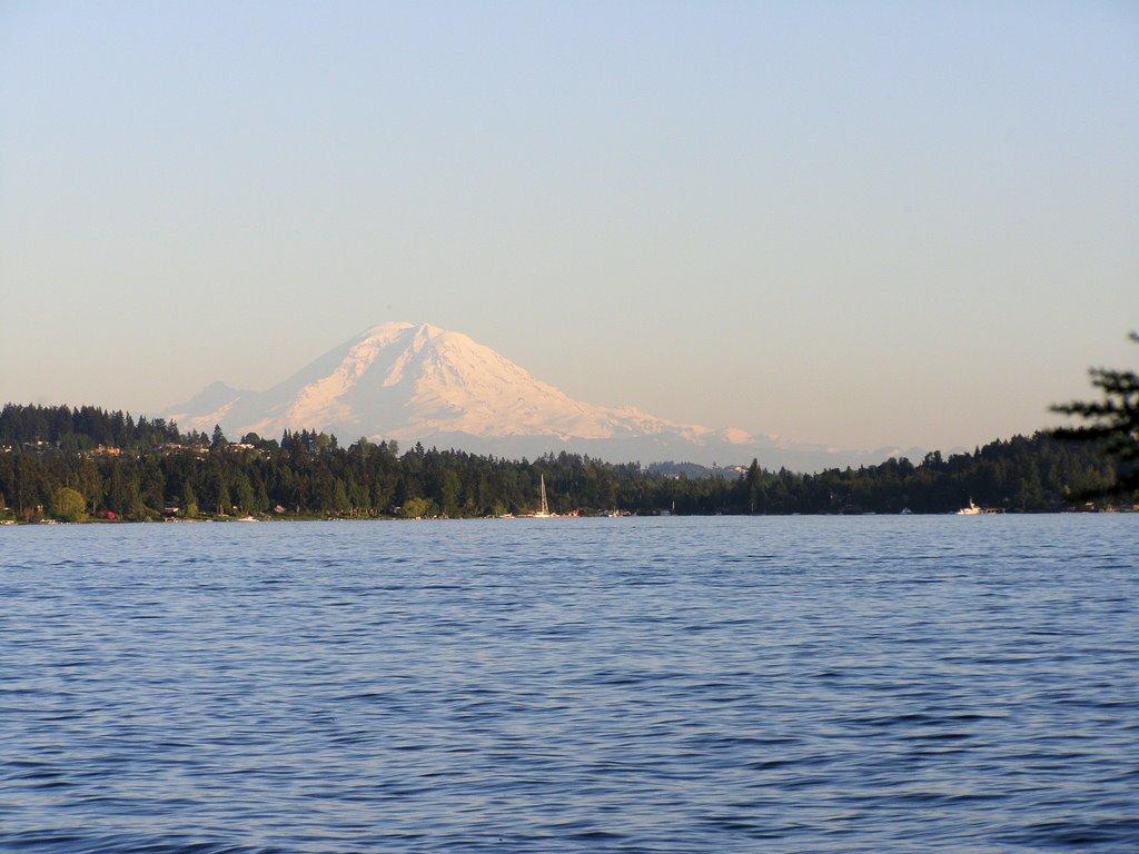 Lake Washington (“Photo of Mt. Rainier and Lake Washington”) para. 1