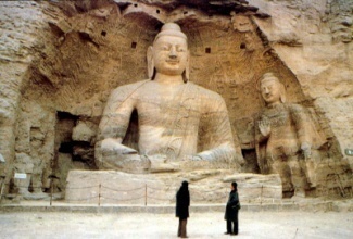 Seated Buddha with past and future Buddha