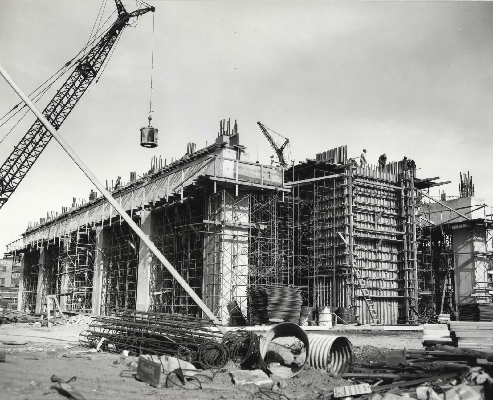  University Hall Construction. (Skidmore, et al.).