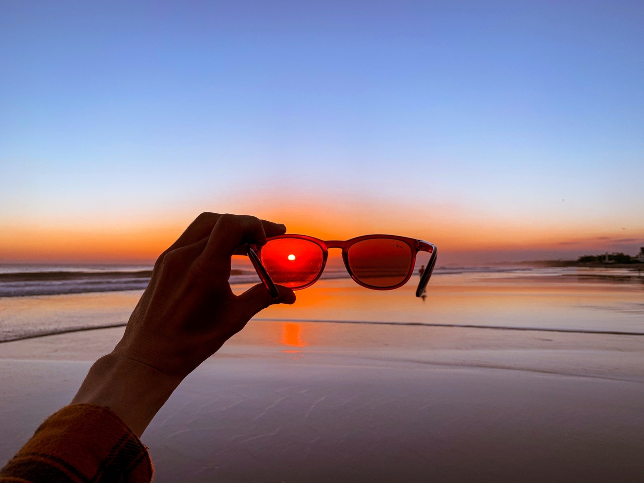 Ray-Ban Sunglasses: Brand Analysis - 575 Words | Research Paper Example