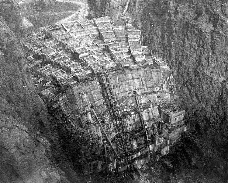 A picture of Hoover dam showing the concrete blocks.