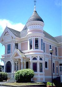 House Built Based on Queen Anne Style in the United Kingdom. Source (Ferry)21