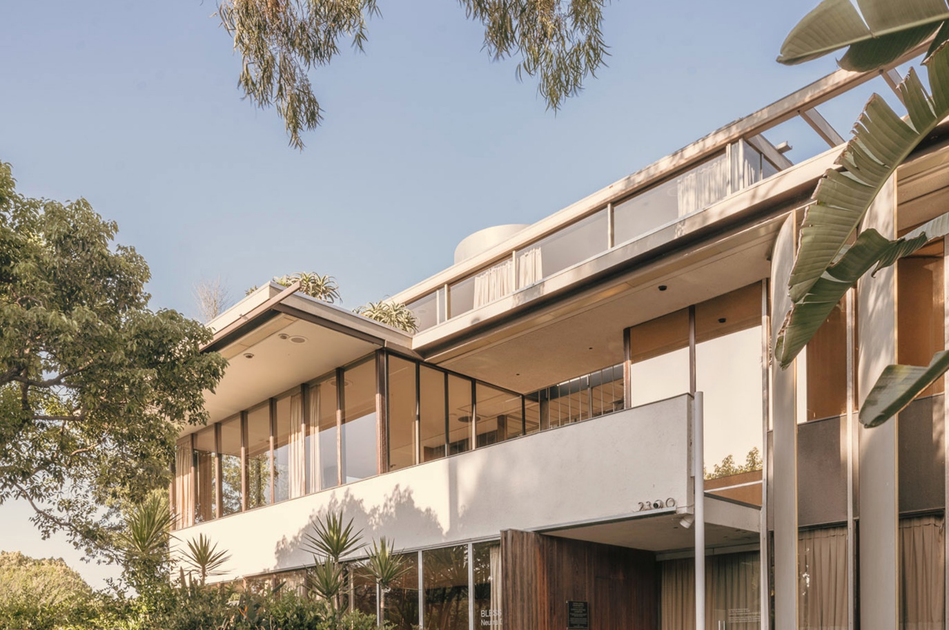 Contemporary View of Richard Neutra’s VDL House 