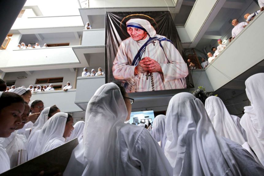 Nuns take part in a prayer during a mass marking Mother Teresa's 19th death anniversary at the Missionaries of Charity in Calcutta, India on Sept 5, 2016