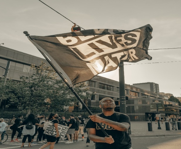  BLM protestor with a flag 