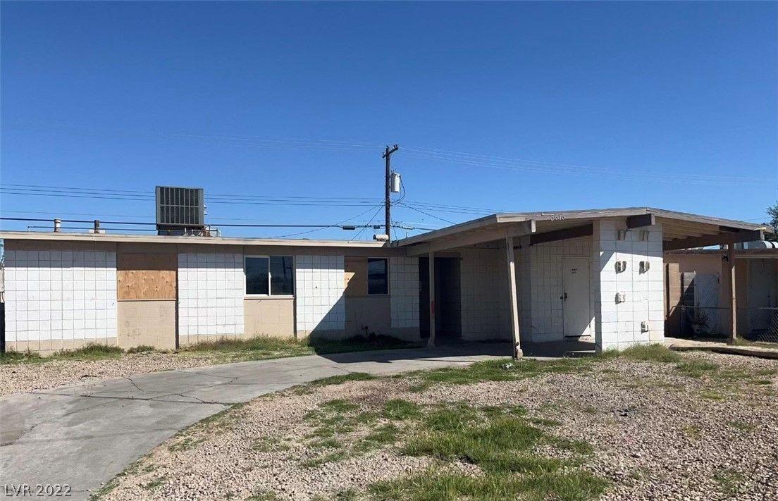 Showing an abandoned property for sale in North Las Vegas, 9 minute drive to Vegas city