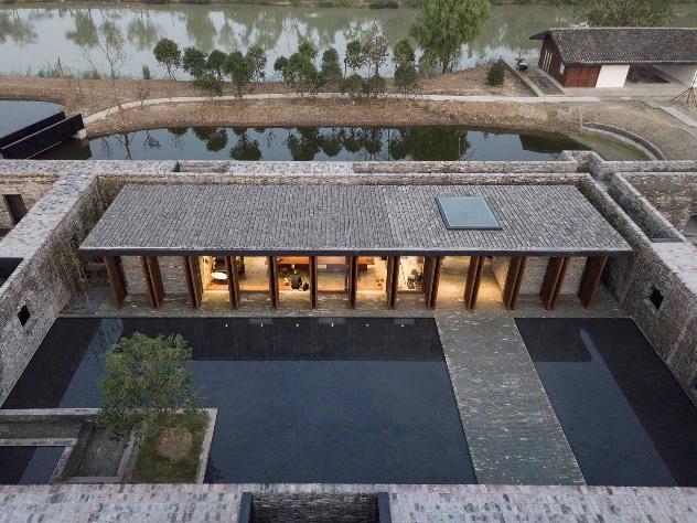 The Yangzhou Qingpu Slender West Lake Cultural Hotel