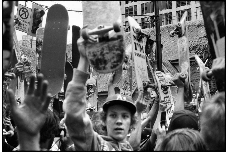 An authentic skateboarders group photographed by Ed Templeton.